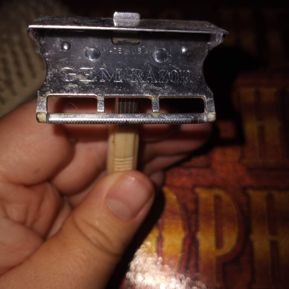 Antique Razer and I guess mens brush - Picture 3 of 3